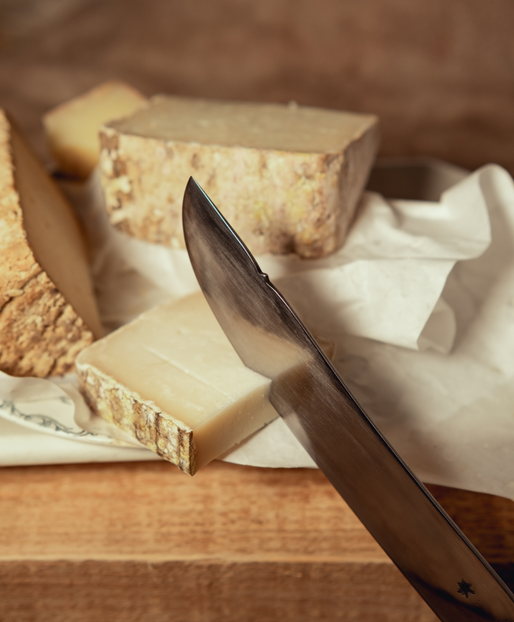 COW HORN HANDLE CHEESE KNIFE