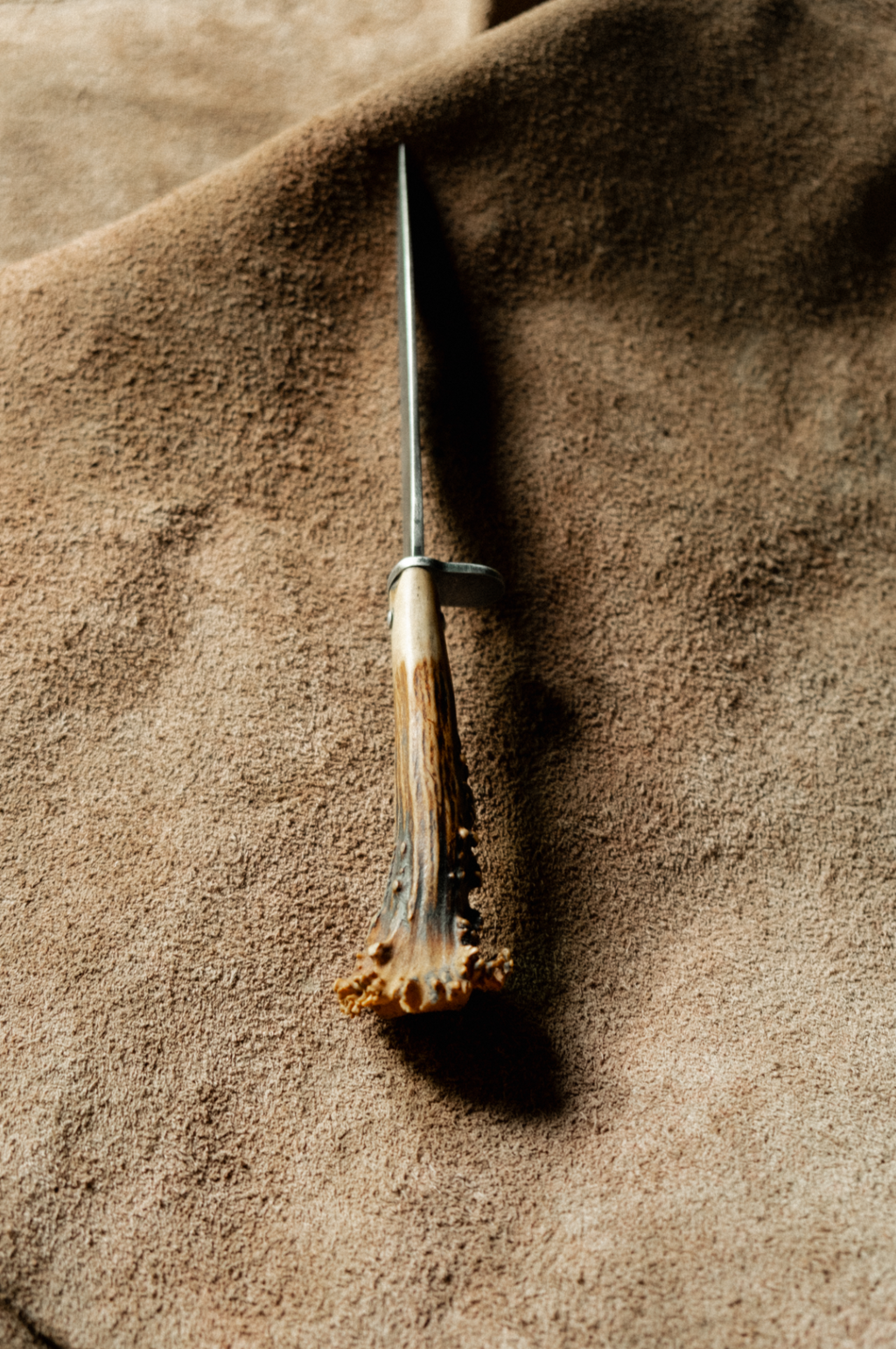 DEER ANTLER HANDLE HUNTING DAGGER