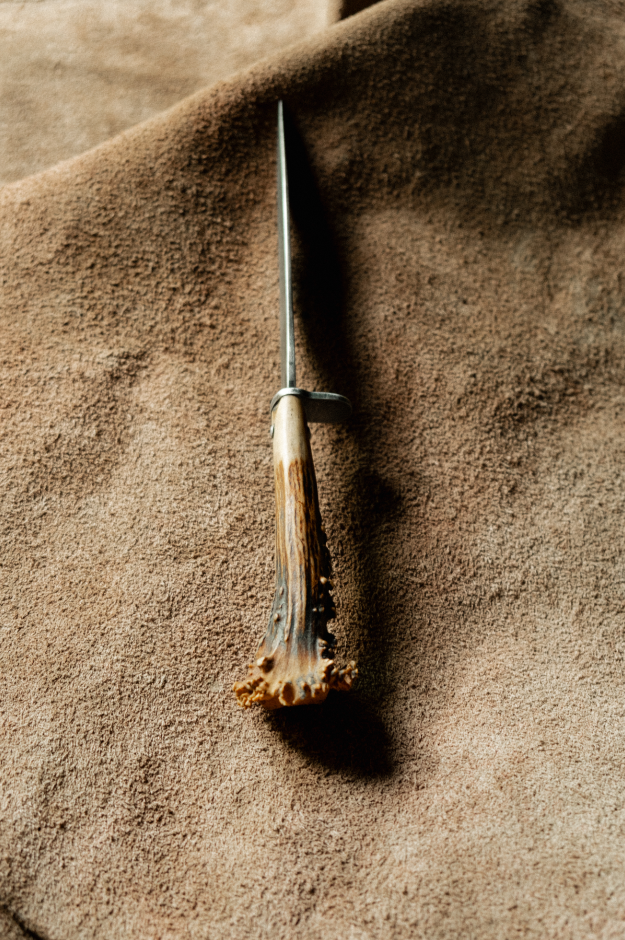 DEER ANTLER HANDLE HUNTING DAGGER