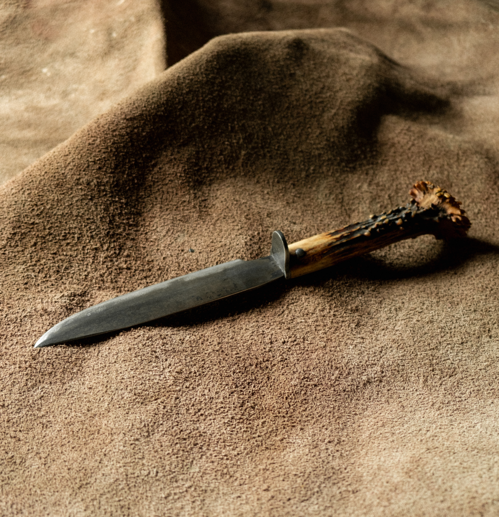 DEER ANTLER HANDLE HUNTING DAGGER